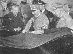 Hitler en la inauguración
